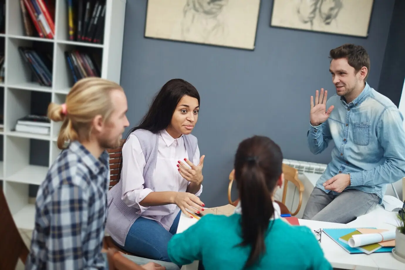 Bitte sende mir den Originaltext der Beschreibung, die ich auf Deutsch umformulieren soll.